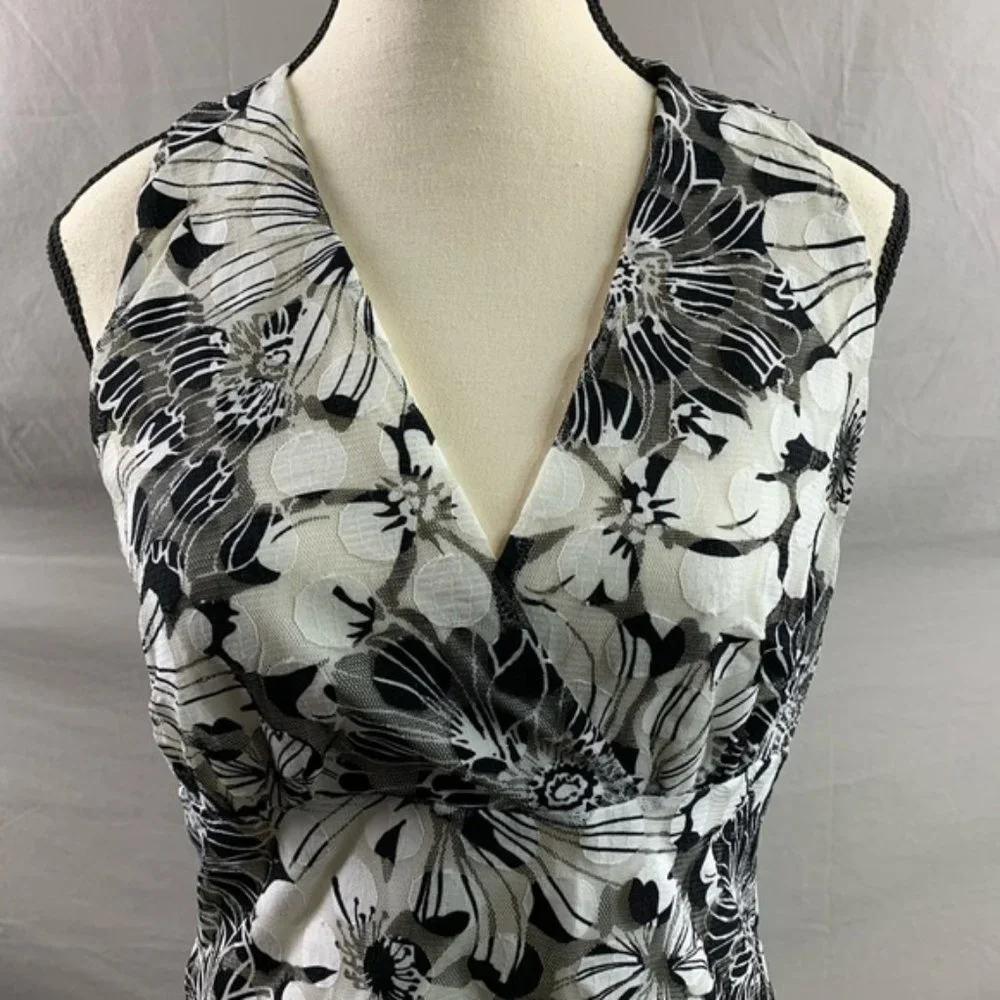 Black And White Floral Sleeveless Mesh Top - Picture 2 of 4